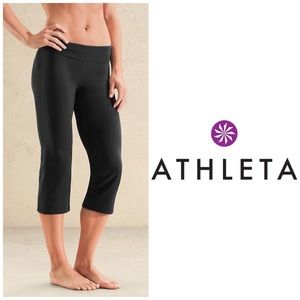 Athleta Kick Booty Capri Yoga Pants
